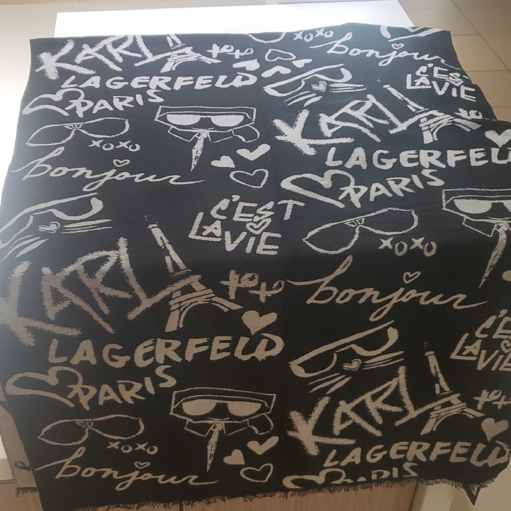 Karl Lagerfeld Graphic Black and White Scarf